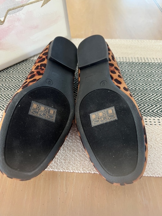 Journee Collection Leopard Slip On - Picture 4 of 7